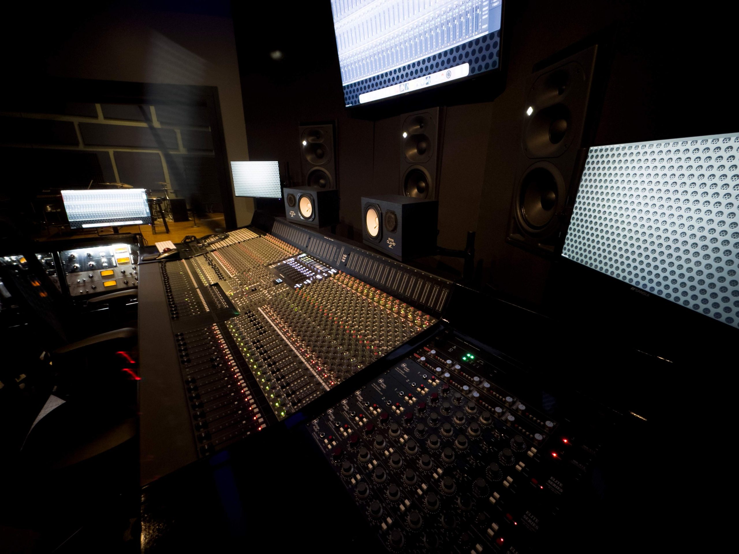 RECORDING STUDIO IN ETOBICOKE: YOUR GO-TO GUIDE
